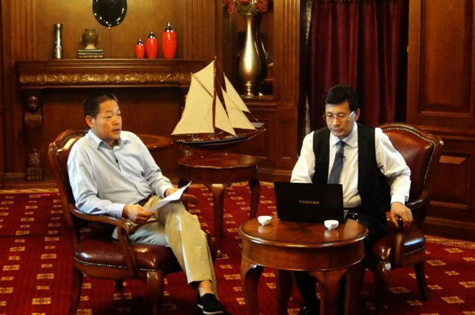 刘海宁董事长正在接受采访.jpg